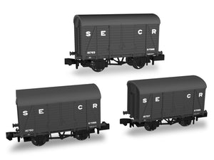 N Gauge Rapido Trains 942004 SECR Wagons Pack 4 – SECR Livery 10T Covered Vans