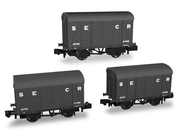 N Gauge Rapido Trains 942004 SECR Wagons Pack 4 – SECR Livery 10T Covered Vans