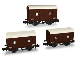 N Gauge Rapido Trains 942008 SECR Wagons Pack 4 – SR Pre-1936 Livery 10T Covered Vans