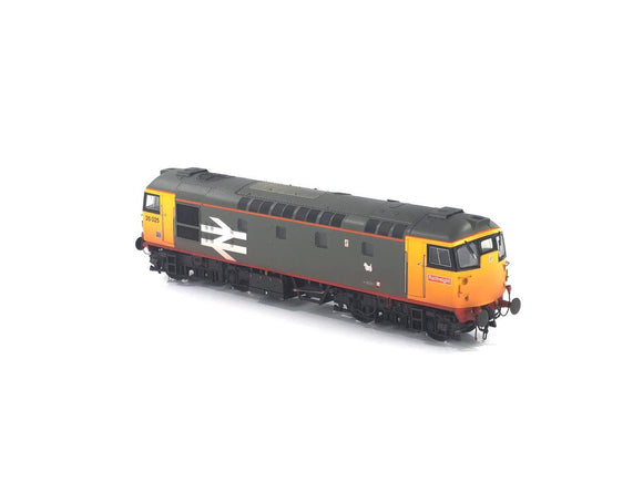 OO Gauge Heljan/Gaugemaster Collection GM4240501 Class 26 025 Twin Headlights BR Railfreight Grey with Red Stripe Weathered