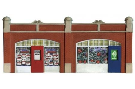 Wills SS18 Station Forecourt Shop Fronts OO Scale Plastic Kit
